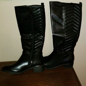 Boots size 8